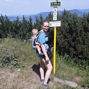 Anča a Honzík na vrcholu Velký Javorník (29.6.2019 14:49)