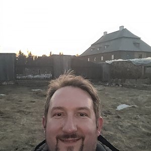 Petr Novotný na vrcholu Bradáčov (25.3.2022 18:51)