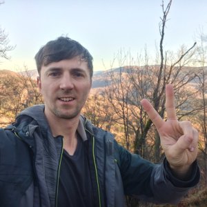 Jiří Králík on the summit of Steep Hill (12.12.2025 13:36)